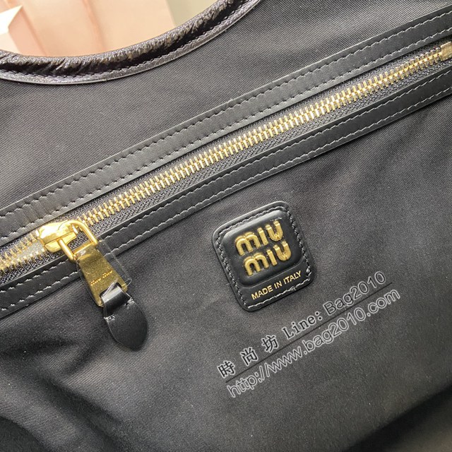 MIU MIU專櫃繆繆最新款Naplak漆面羊皮革托特包 jh2651型號：5BG231